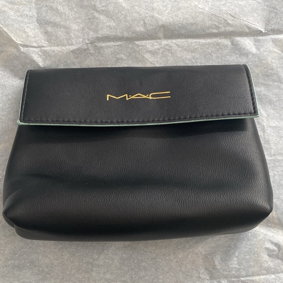 New Mac Make Up bundle with bag - Picture 8 of 8